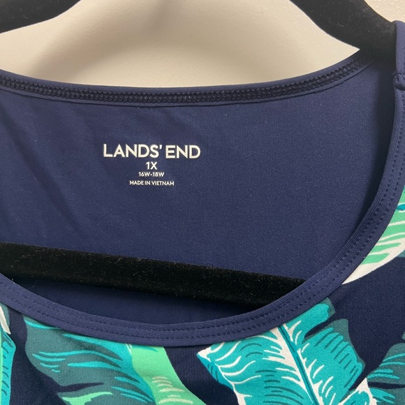 Lands’ End crew neck long sleeve swim shirt. UPF 50 sun protection. Size 1x - Picture 3 of 4